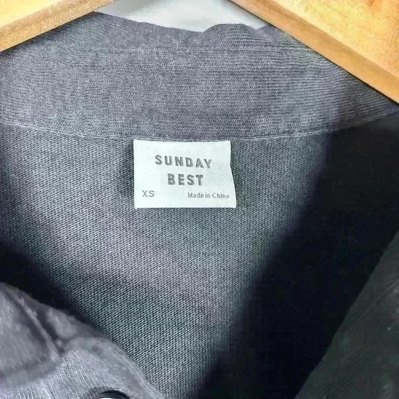 ARITZIA SUNDAY BEST Preppy Boxy Black Crop Polo Collar Button Up Top Women XS - Picture 4 of 8